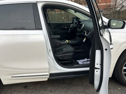 Used 2022 GMC Terrain Denali image 16