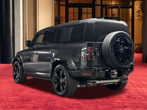 New 2025 Land Rover Defender 110 X-Dynamic SE image 4