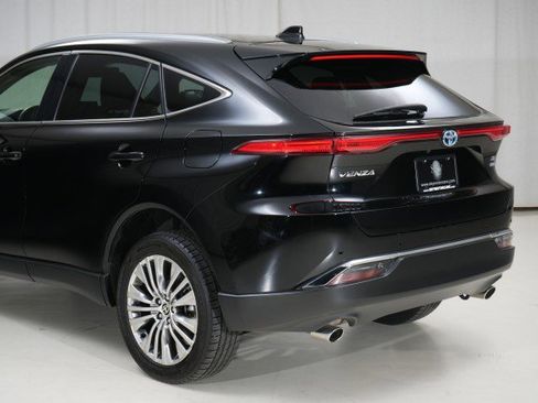 Used 2021 Toyota Venza XLE image 24