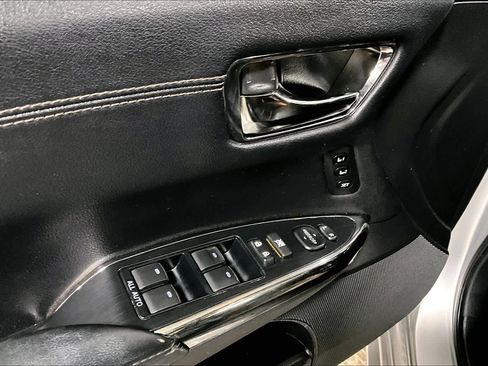 Used 2013 Toyota Avalon Limited image 31