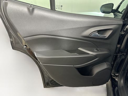 Used 2025 Chevrolet Trax LT FWD image 24