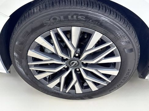 Used 2025 Nissan Altima 2.5 SV FWD image 37