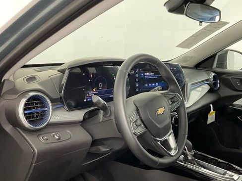 Used 2025 Chevrolet Trax LT w/ Driver Confidence Package image 14