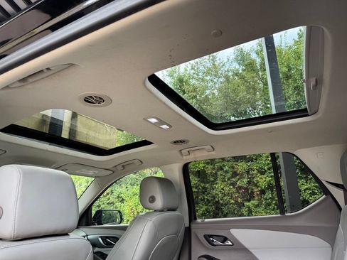 Used 2020 Chevrolet Traverse Premier FWD image 28