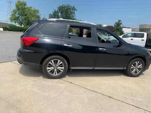 Used 2020 Nissan Pathfinder SV FWD image 13
