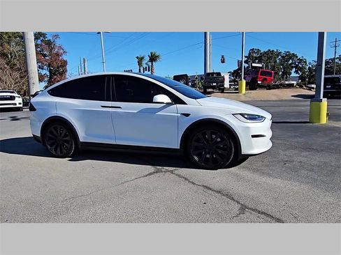 Used 2022 Tesla Model X image 36