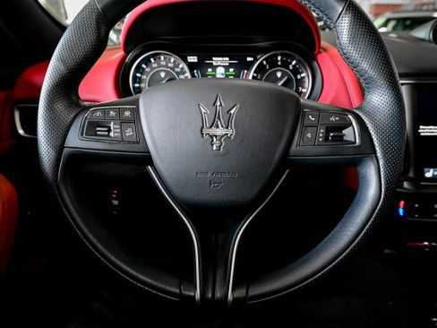 Used 2022 Maserati Levante GT image 32