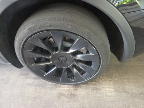 Used 2023 Tesla Model Y Long Range AWD/4WD image 12
