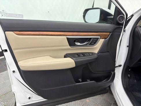 Used 2020 Honda CR-V Touring image 11