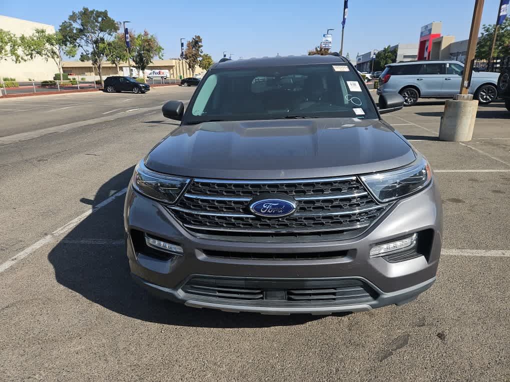 Used 2022 Ford Explorer XLT w/ Equipment Group 202A RWD image 2
