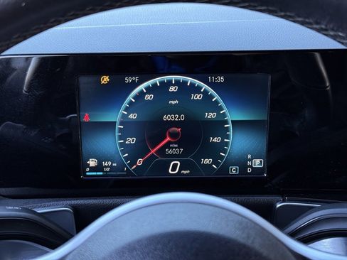 Used 2021 Mercedes-Benz GLB 250 GLB 250 image 11