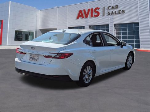 Used 2025 Toyota Camry LE image 6