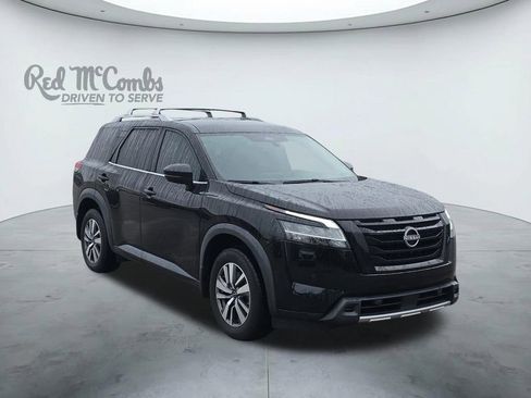 Used 2023 Nissan Pathfinder SL w/ Black Appearance Package image 7