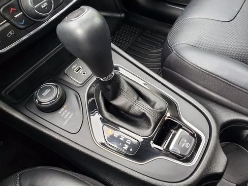 Used 2021 Jeep Cherokee Limited AWD/4WD image 35