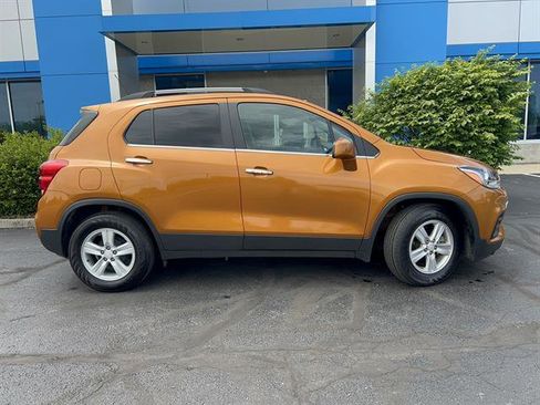 Used 2017 Chevrolet Trax LT w/ Sun & Sound Package FWD image 7