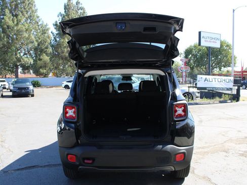 Used 2018 Jeep Renegade Trailhawk AWD/4WD image 34