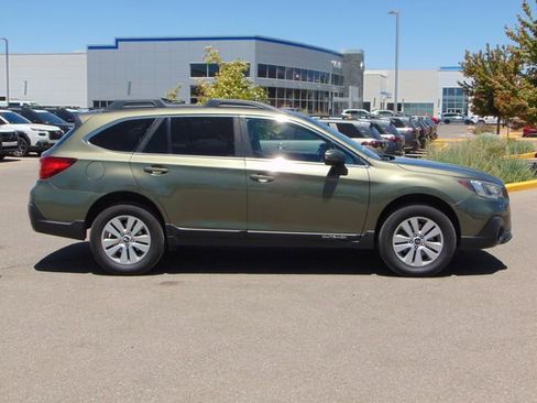 Used 2019 Subaru Outback 2.5i Premium AWD/4WD image 3
