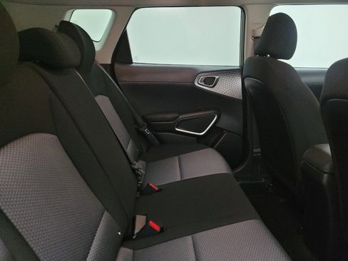 Used 2025 Kia Soul LX w/ LX Technology Package FWD image 19
