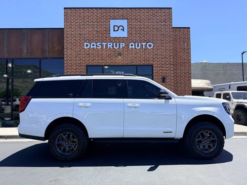 Used 2025 Ford Expedition Tremor AWD/4WD image 8