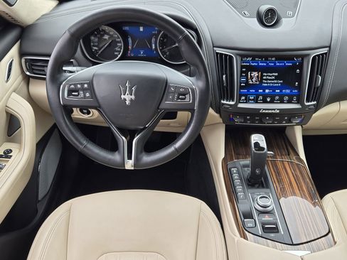 Used 2019 Maserati Levante GranLusso AWD/4WD image 25