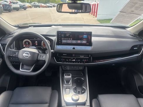 Used 2025 Nissan Rogue SL w/ Tech Package AWD/4WD image 24