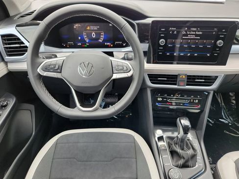 New 2025 Volkswagen Taos SE image 24