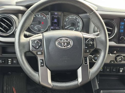 Used 2019 Toyota Tacoma TRD Off-Road image 9