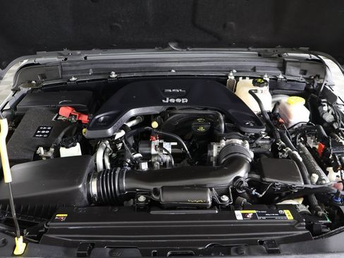 Used 2021 Jeep Wrangler Unlimited Sahara w/ Uconnect 4C Nav & Sound Group image 17