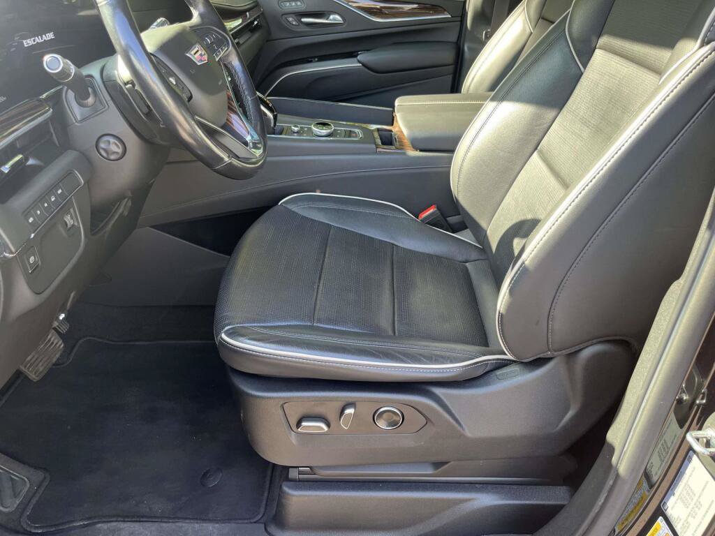 Used 2021 Cadillac Escalade ESV Premium Luxury AWD/4WD image 15