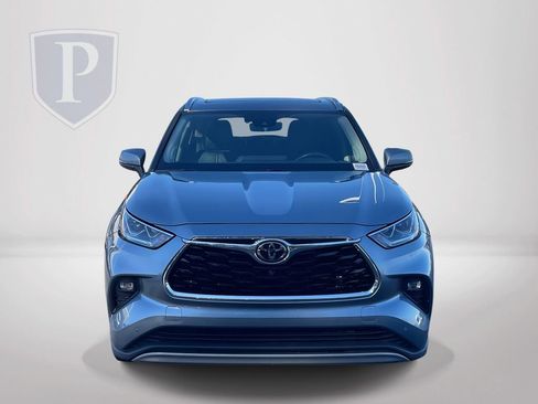 Used 2022 Toyota Highlander Platinum image 3