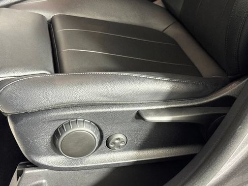 Used 2022 Mercedes-Benz GLB 250 4MATIC image 24