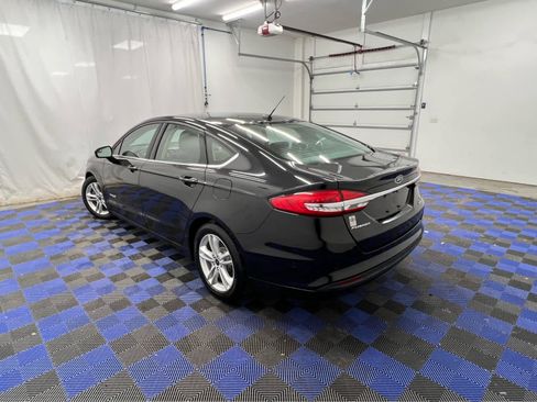 Used 2018 Ford Fusion SE image 4