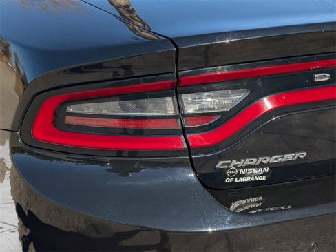 Used 2019 Dodge Charger SXT image 13