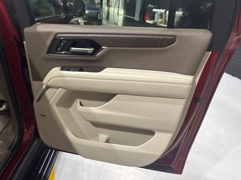 Used 2025 GMC Yukon XL Denali w/ Denali Reserve Package AWD/4WD image 37