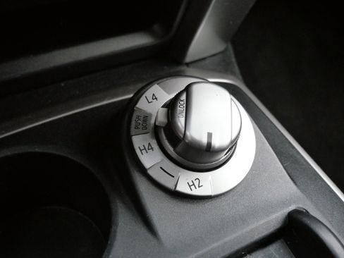 Certified 2018 Toyota 4Runner SR5 image 31