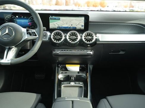 Used 2026 Mercedes-Benz GLB 250 4MATIC image 27