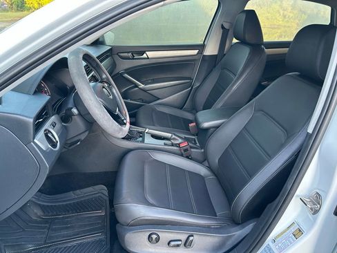 Used 2022 Volkswagen Passat 2.0T SE image 14