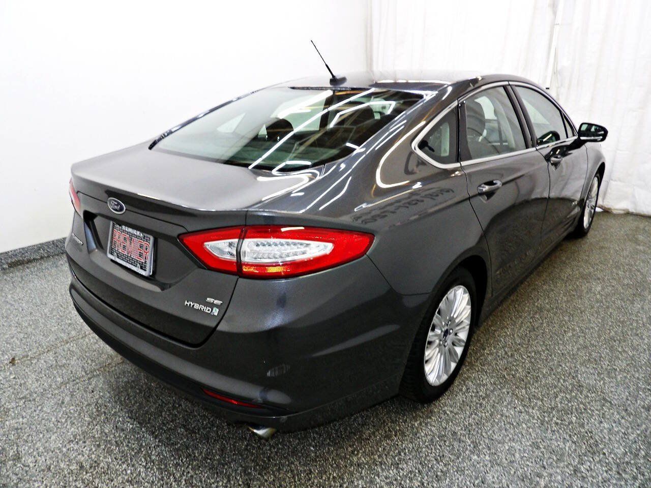 Used 2016 Ford Fusion SE w/ Equipment Group 502A FWD image 6