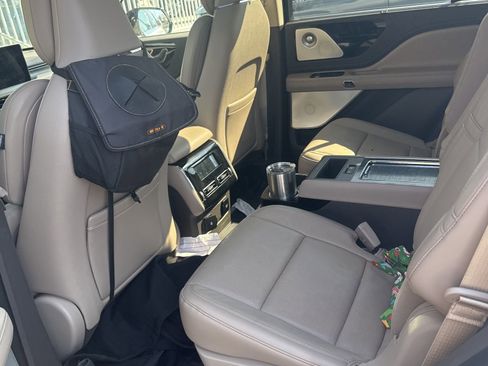 Used 2020 Lincoln Aviator Reserve w/ Equipment Group 201A image 2