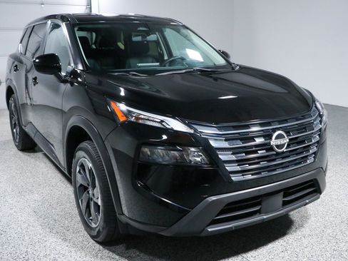 Used 2024 Nissan Rogue SV FWD image 5