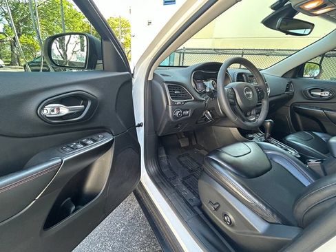 Used 2021 Jeep Cherokee Trailhawk w/ Trailer Tow Group AWD/4WD image 15