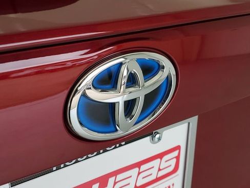Used 2021 Toyota RAV4 XLE Premium AWD/4WD image 9