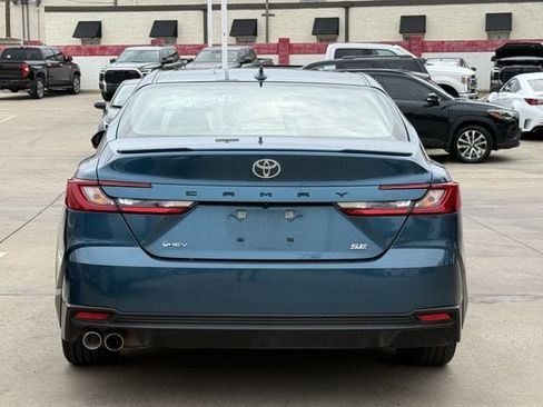 Used 2025 Toyota Camry SE FWD image 4