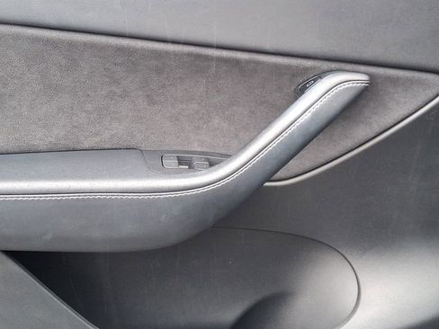 Used 2021 Tesla Model Y Long Range image 12