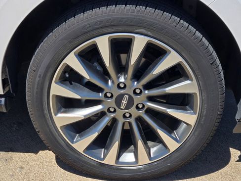 Used 2018 Lincoln Navigator Select w/ Cargo Package RWD image 9