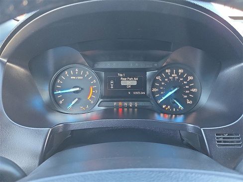 Used 2019 Ford Explorer XLT image 18