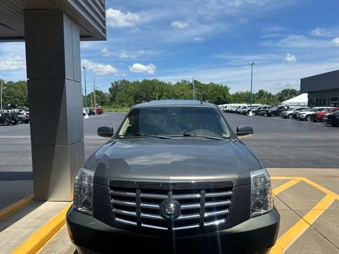 Used 2011 Cadillac Escalade ESV Luxury AWD/4WD image 5