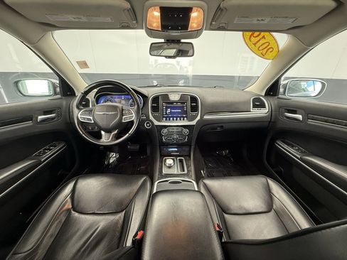 Used 2019 Chrysler 300 Limited image 3