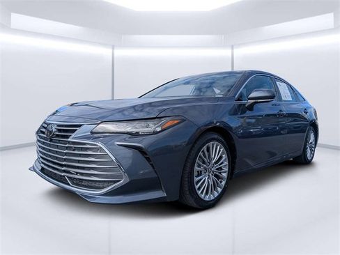 Used 2020 Toyota Avalon Limited image 7