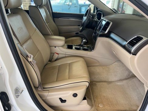 Used 2018 Jeep Grand Cherokee Overland image 26